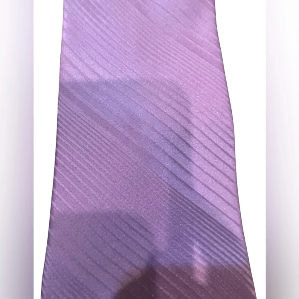 💜NWT Saville Row Lavender 100% Silk Tie. Beautiful color, subtle stripe pattern